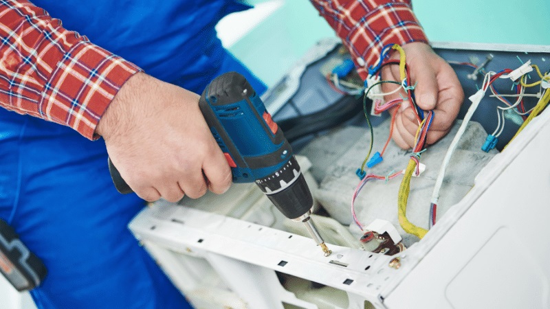 Demirci Ariston Ariston çamaşır makinesi kart tamiri – Su almama arızası orijinal parça ile giderildi. - Teknik servis örneği